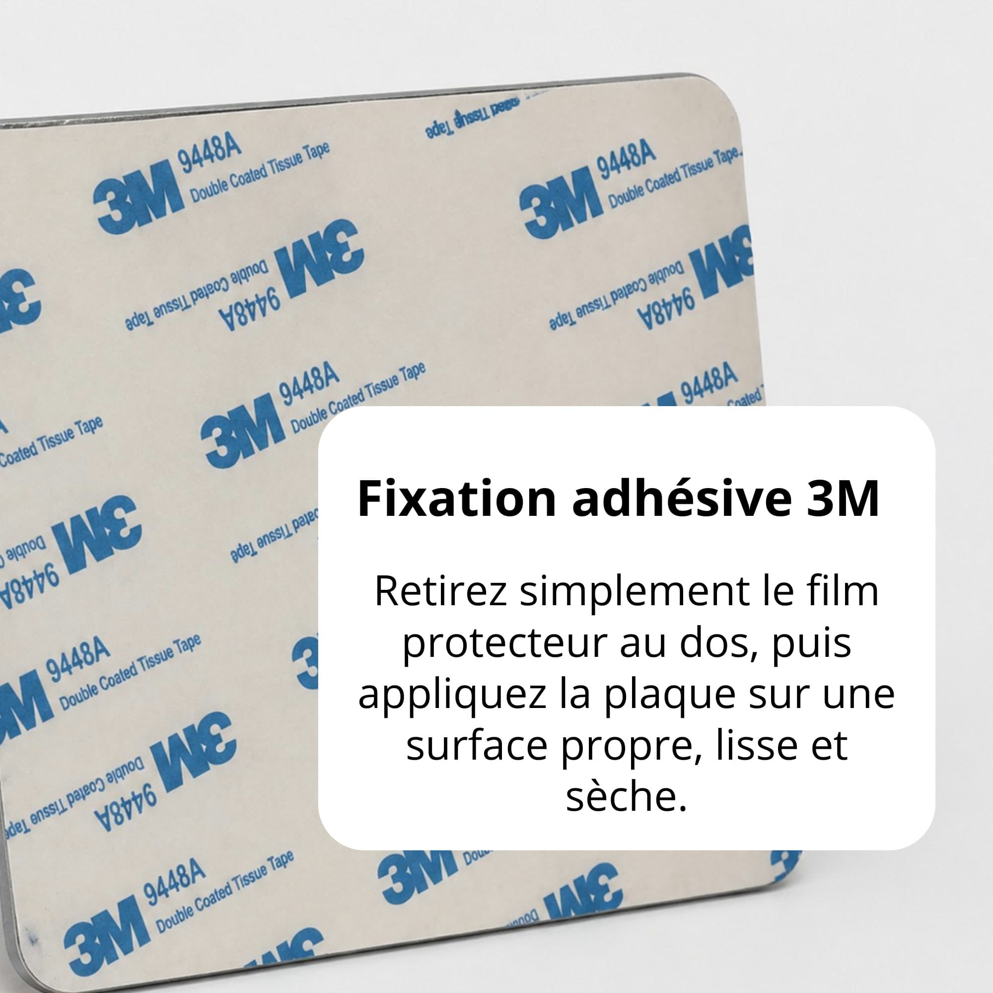 Dos de la plaque couvert d'adhésif 3M — retirez le film protecteur, puis appliquez la plaque sur une surface propre, lisse et sèche